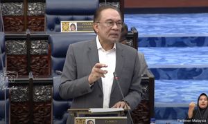 Politicians only barred from posts in financial institutions, PM clarifies
