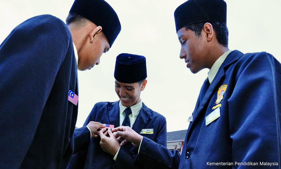 'Henti projek lencana RM8.4 juta, guna dana untuk pendidikan sebenar’