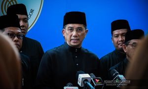 'Ini tempeleng maut buat Azmin'