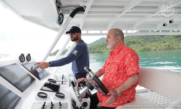 Agong shows concern for coastal defence by gifting boats