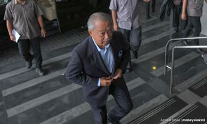 Muhyiddin tiba di mahkamah untuk pendakwaan isu 3R
