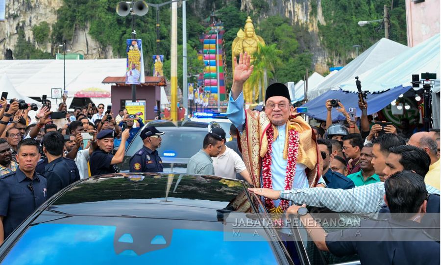 PM: Cabinet decided new non-Muslim event guidelines not required