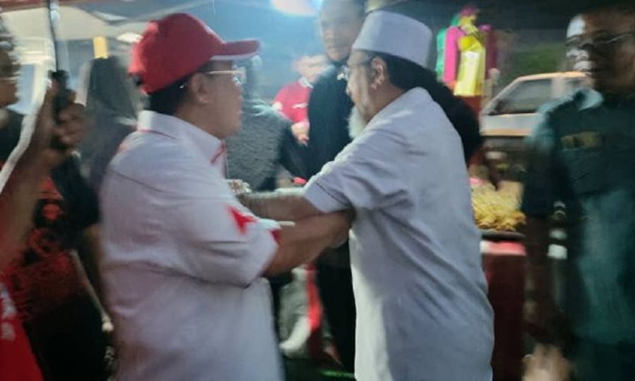 Tersua di pasar malam, calon PH dan PAS sedikit tegang