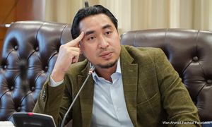 'Kenapa Azam Baki lanjut tempoh khidmat, Tengku Maimun tak boleh?'