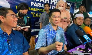 Azmin sedang menghitung hari, kata Saifuddin