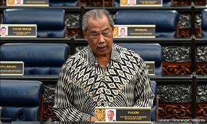 Kaji kadar fi KKM: Muhyiddin gesa tangguh, Zulkafperi sokong