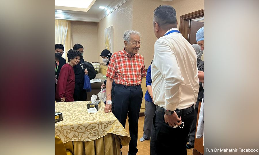Dr M dibenar keluar IJN selepas 53 hari