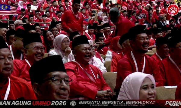 'Guru, cukup-cukuplah guru' - Zahid sindir naik turun subsidi petrol kerajaan