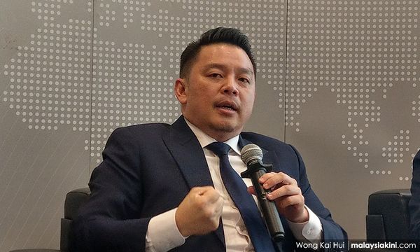 高教部豁免巴民学费，达雷尔问为何不先帮本地人