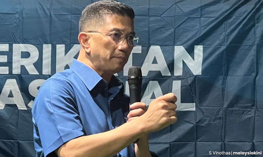 Azmin: PN tak risau Mahathir ramal DAP menang di KKB