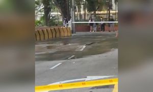 Mendapan di Jalan Sultan Ismail sebab paip pecah bawah tanah - Bomba
