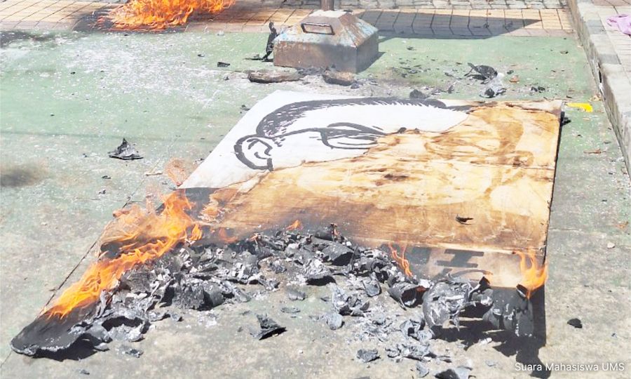 青年组织接受艾科玛挑战，701辩论焚烧安华肖像