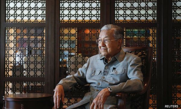 Dr Mahathir joins Putra