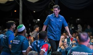 Dicabar PKR, Azmin tunjuk kekuatan di Gombak