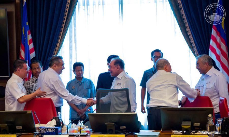 Rafizi sindir kabinet Anwar: Depan senyum, belakang tikam