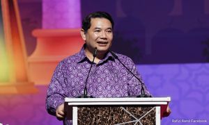'I'm indebted to them', Rafizi bids farewell to civil servants