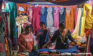 Penganut Hindu sibuk lakukan persiapan akhir menjelang Deepavali esok