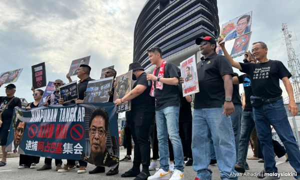 50人到反贪会总部外集会，吁扣查阿占