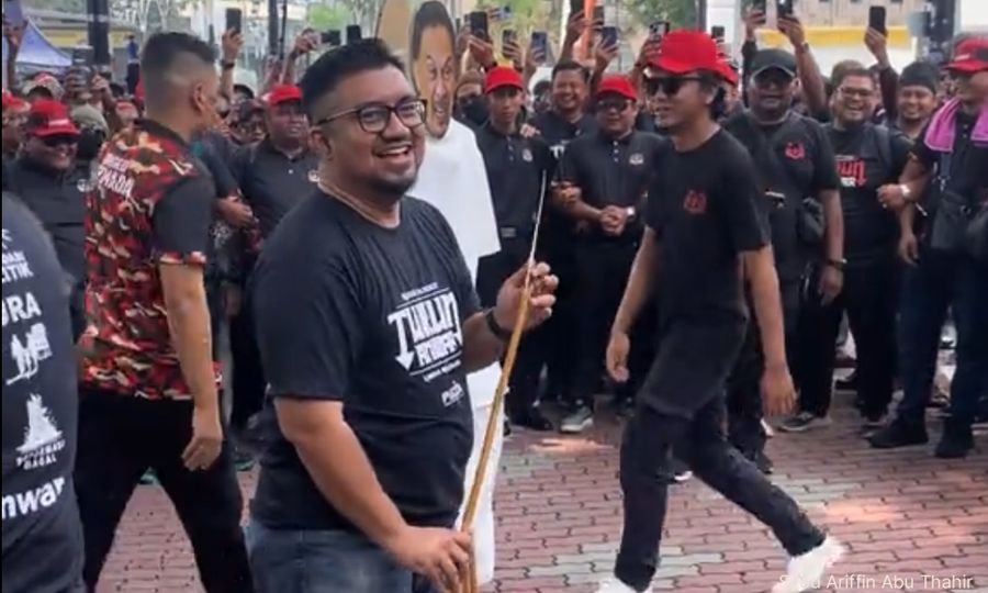 Waytha kutuk tangkapan kerana sebat patung Anwar