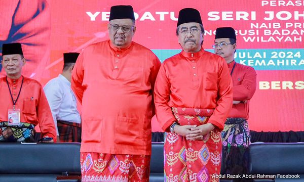 Don't fear Umno-DAP ties, Johari tells delegates