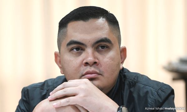 Akmal sees red over 'poaching' attempt, calls for coalition review