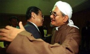 Kerjasama dengan DAP: PAS tak terikat, Umno pula walak, kata Sanusi