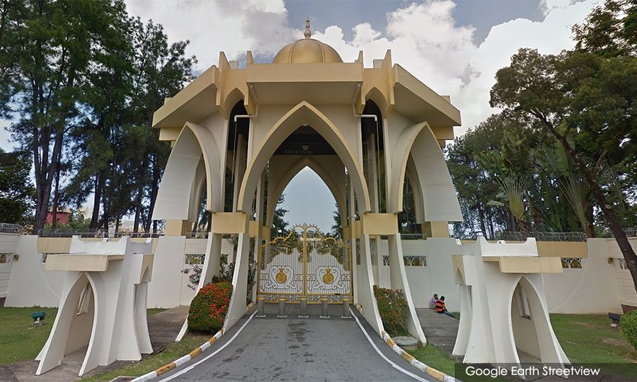 13 direman kerana himpunan haram di luar Istana Kelantan
