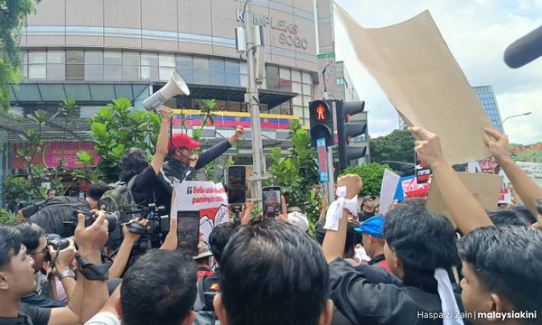 Police slammed for summoning anti-graft rally participants