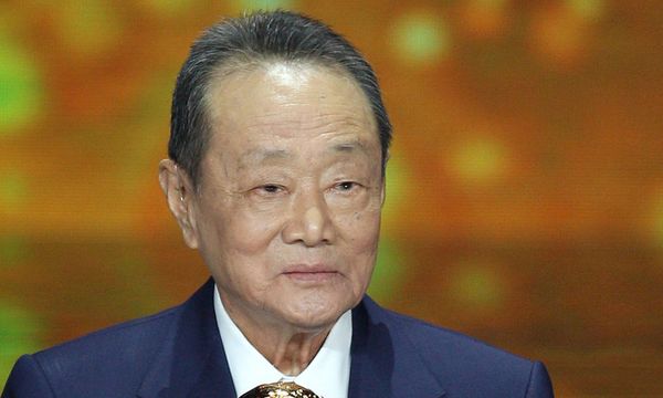 股市下挫富豪身家不跌反升，郭鹤年蝉联大马首富