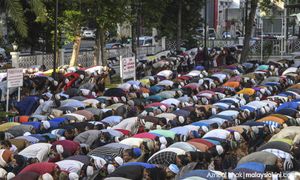 Melaka benar solat sunat Aidilfitri di surau, padang terbuka jika dilulus