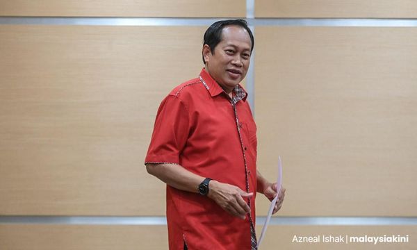 Ahmad key to keeping Pontian 'white' for BN - Wanita Umno division chief