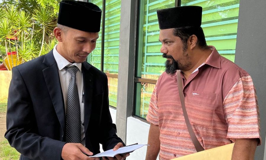 Peniaga dakwa 'dimadukan' isteri