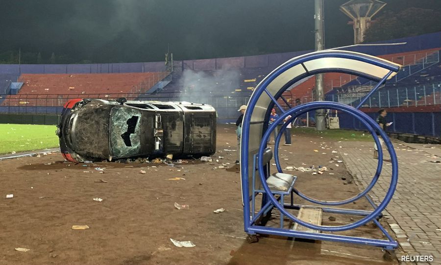 Indonesia akan roboh stadium tragedi bola ragut 130 nyawa