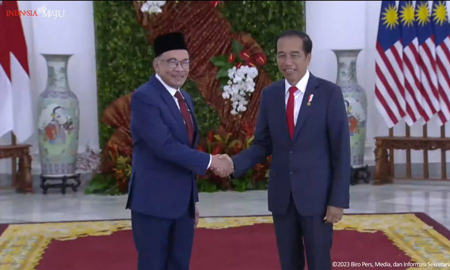 Anwar terima sambutan rasmi di Istana Presiden Indonesia