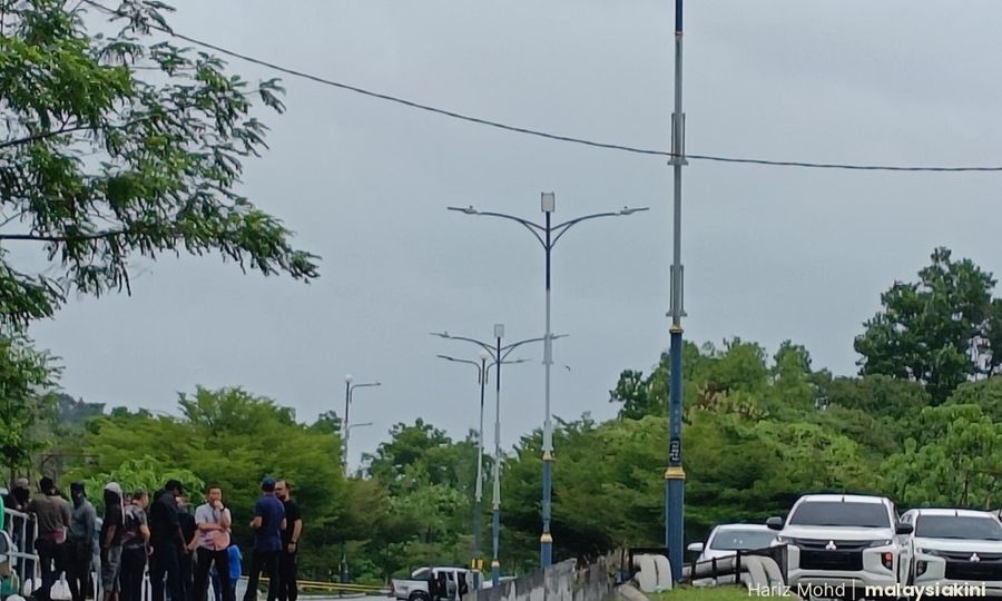 警方击毙三疑似窃车团伙成员，起获手枪巴冷刀