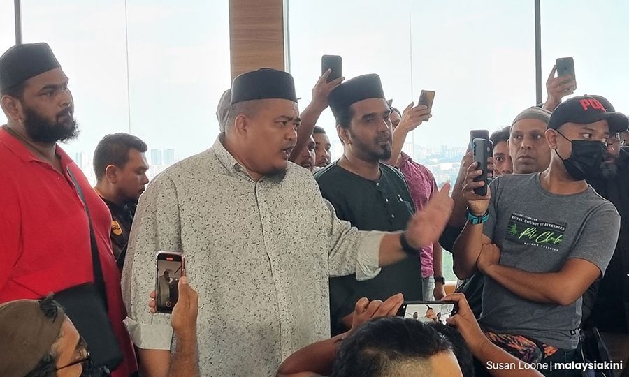 Isu azan: Majlis agama tuntut mohon maaf, aktivis terjah sidang media