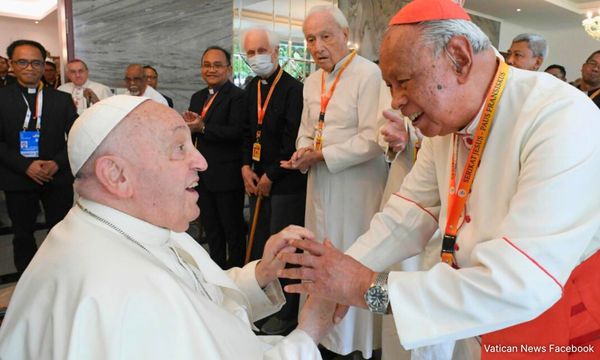 Pope Francis praises S'pore, urges focus on poor, elderly, migrant workers
