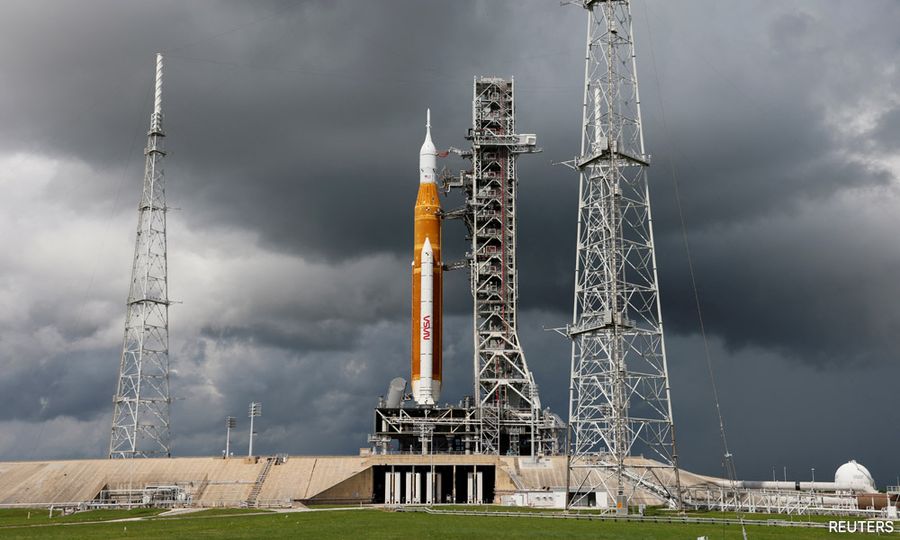 Fuel leak to delay first launch of Nasa’s Artemis moon rocket for weeks