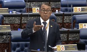 Dewan Rakyat kecoh gara-gara isu komunis, kampung baru Cina
