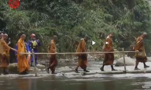 32 sami Buddha tiba ke Borobudur selepas berjalan kaki ribuan kilometer