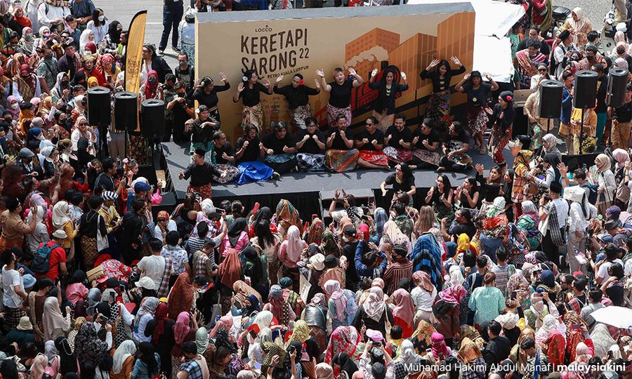 Celebrating Malaysia Day with Keratapi Sarong 2022 