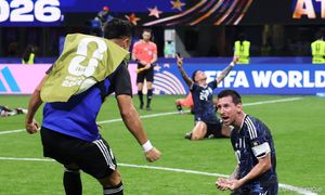 Tandukan masa kecederaan Martinez benam England, 2-1