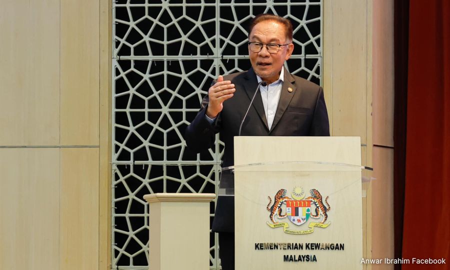 Anwar urges Indian community to ignore extremists