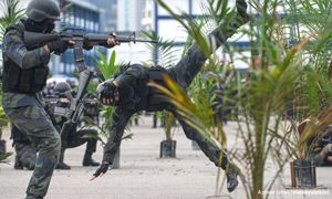 Perbarisan peringatan Hari Polis ke-216