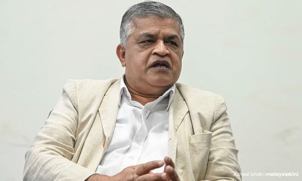 Zunar disekat masuk Sarawak sebelum diberi pas 3 hari