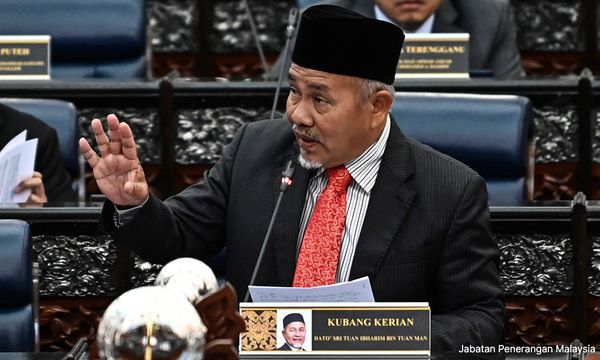 Absence in Parliament: Top PN leaders 'can't even ask questions'