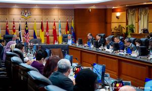 Rombakan kabinet: Tak payah sibuk beritahu PM apa perlu dibuat