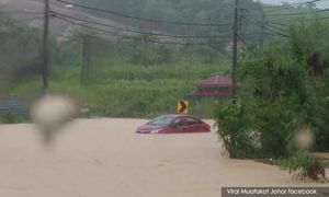 Paras air di Batu Pahat naik: Polis nasihat orang ramai hati-hati