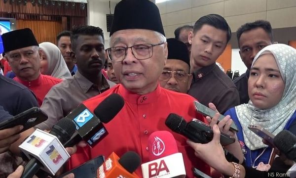 依斯迈提醒党员别扯后腿，“有点生气没关系”
