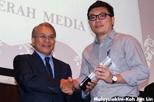 Malaysiakini writer wins human rights award